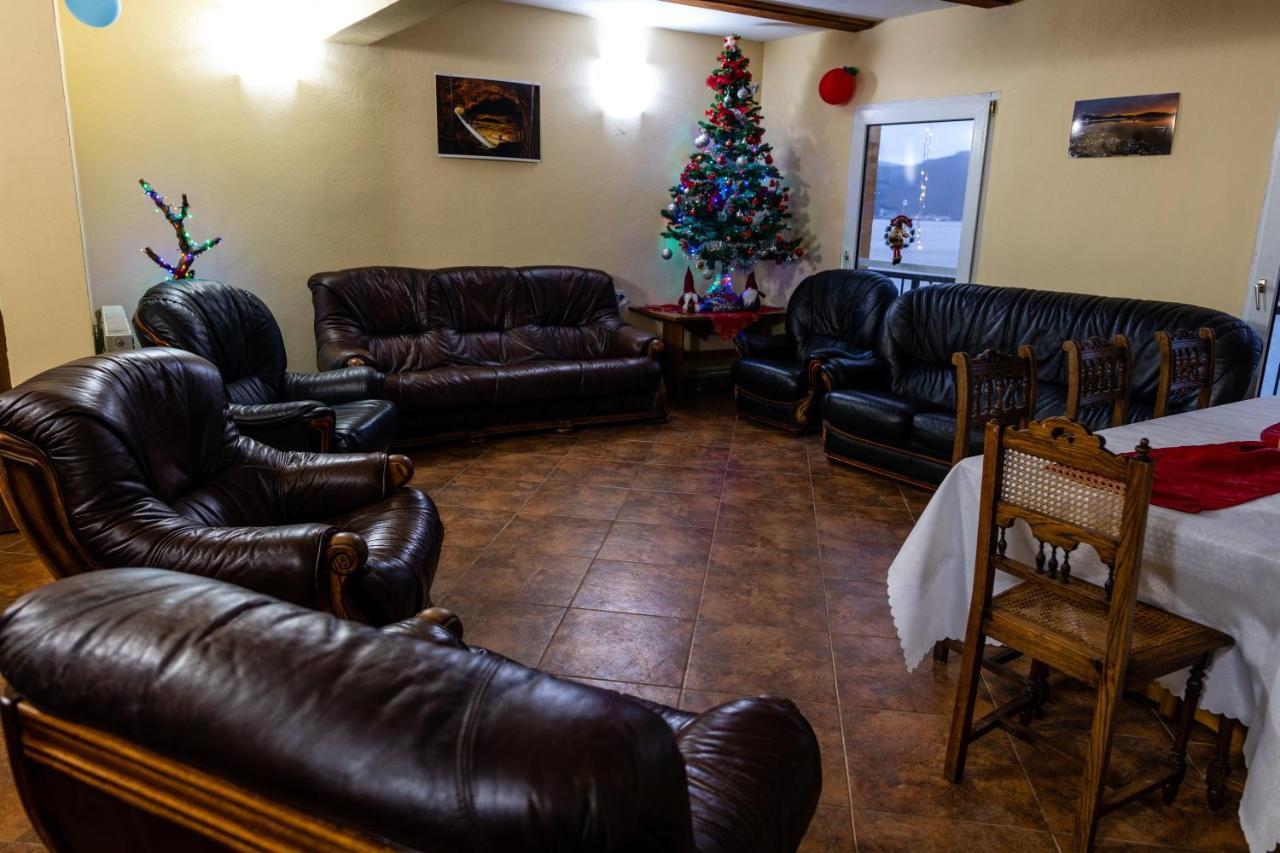 Casa Beasarah. Villa Dubova Dış mekan fotoğraf