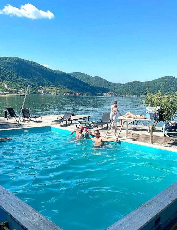 Casa Beasarah. Villa Dubova Dış mekan fotoğraf