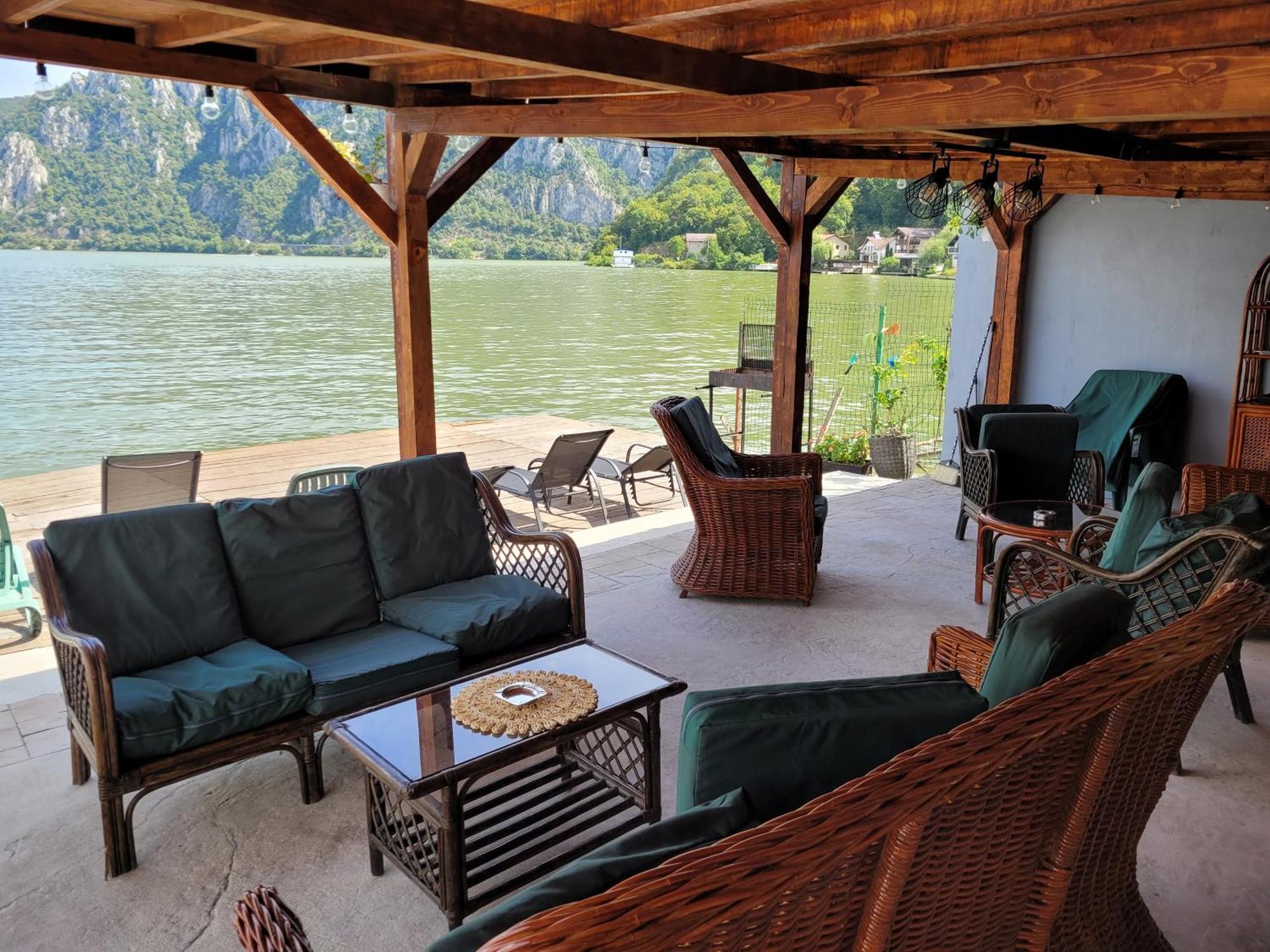 Casa Beasarah. Villa Dubova Dış mekan fotoğraf